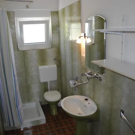 Bed With 3 Bedrooms And Balcony Selce