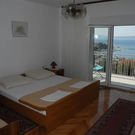 Bed With 3 Bedrooms And Balcony Appartement
