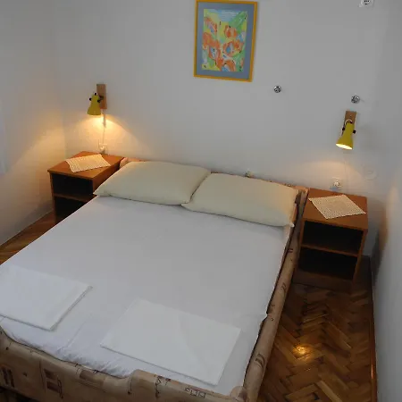 Appartement Bed With 3 Bedrooms And Balcony