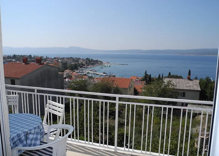 Bed With 3 Bedrooms And Balcony Selce