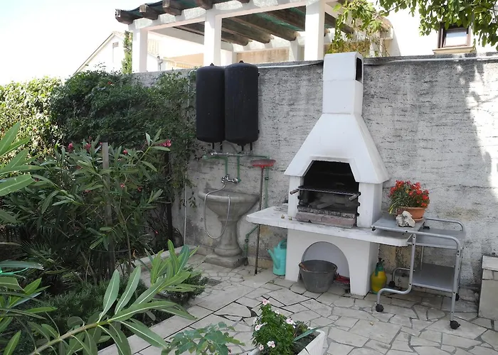 Bed With 3 Bedrooms And Balcony Apartment Selce