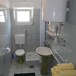 Apartment Bed With 3 Bedrooms And Balcony *
