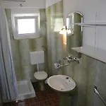 Bed With 3 Bedrooms And Balcony Selce