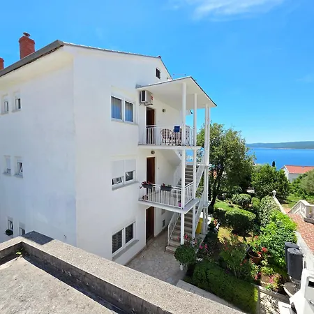 Bed With 3 Bedrooms And Balcony Selce