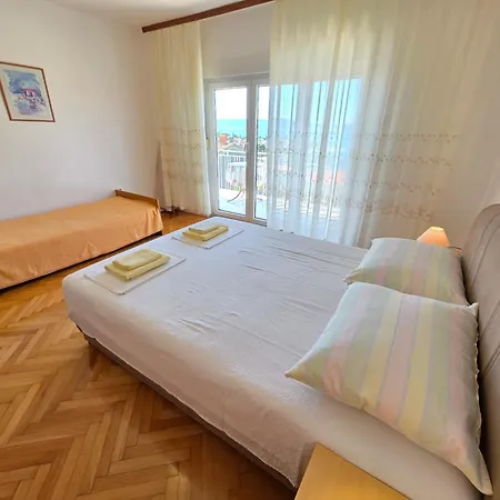 Bed With 3 Bedrooms And Balcony Selce