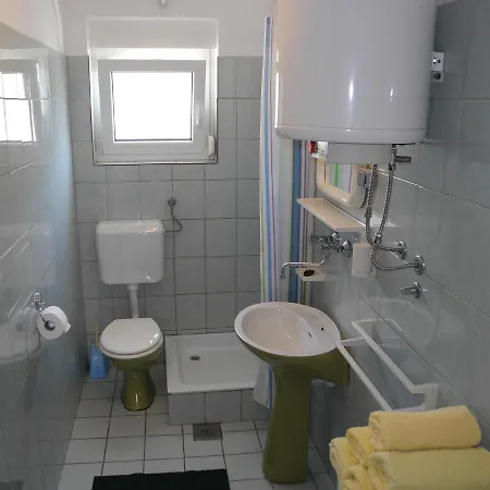 Apartman Bed With 3 Bedrooms And Balcony *