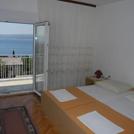 Bed With 3 Bedrooms And Balcony Apartman Selce