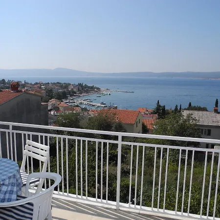 Bed With 3 Bedrooms And Balcony Selce