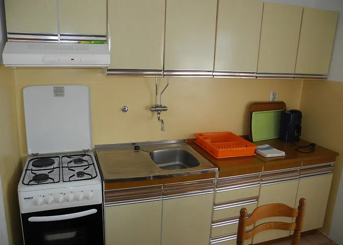 Bed With 3 Bedrooms And Balcony Selce